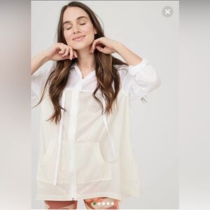 (NWOT)OFFLINE Packable Nylon Windbreaker/Raincoat  size Small